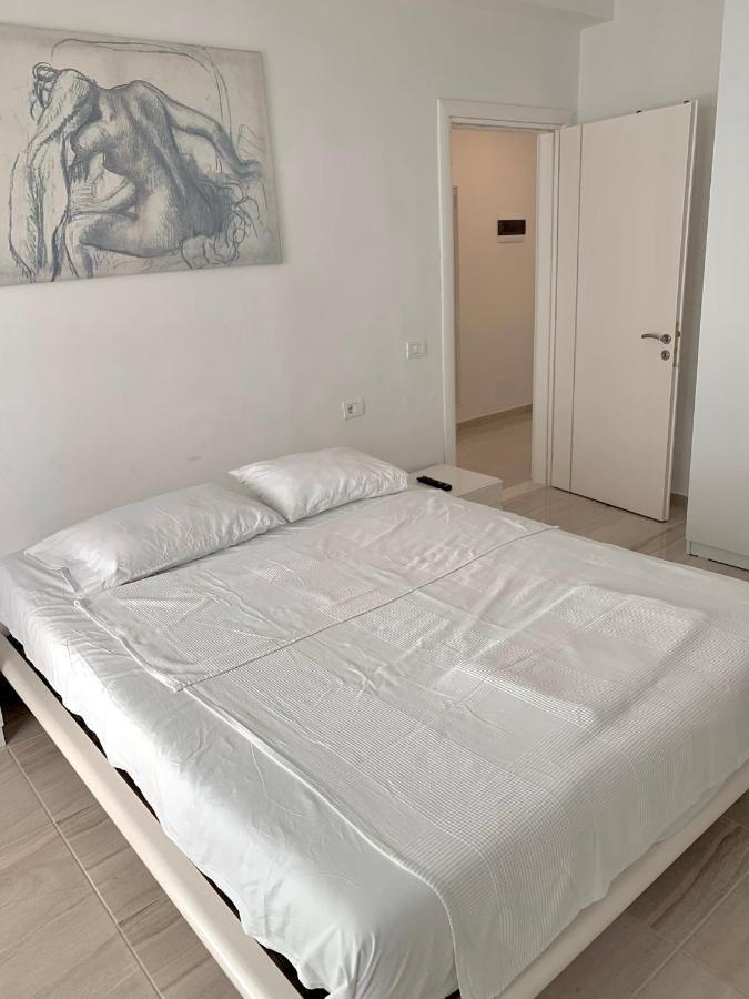 Loli Apartment Luxury White Residence Sarandë エクステリア 写真