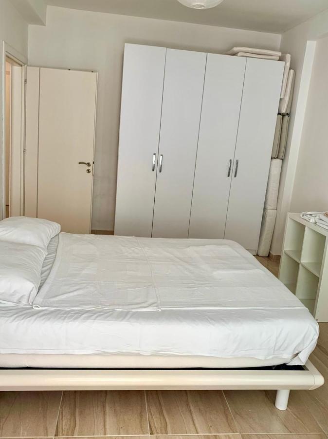 Loli Apartment Luxury White Residence Sarandë エクステリア 写真