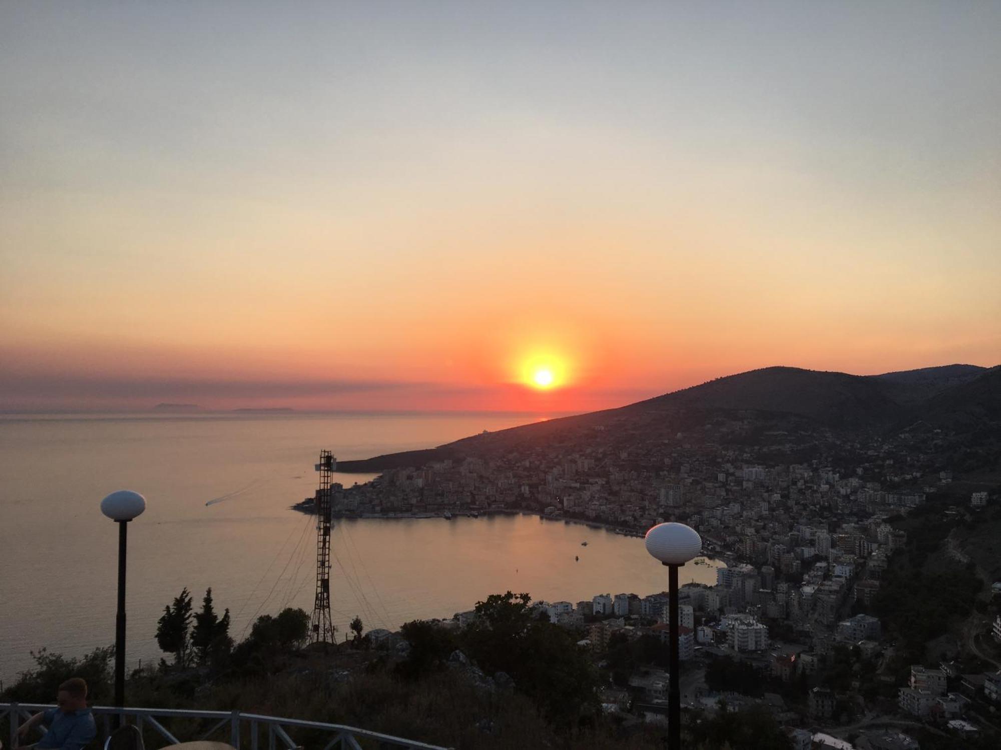 Loli Apartment Luxury White Residence Sarandë エクステリア 写真